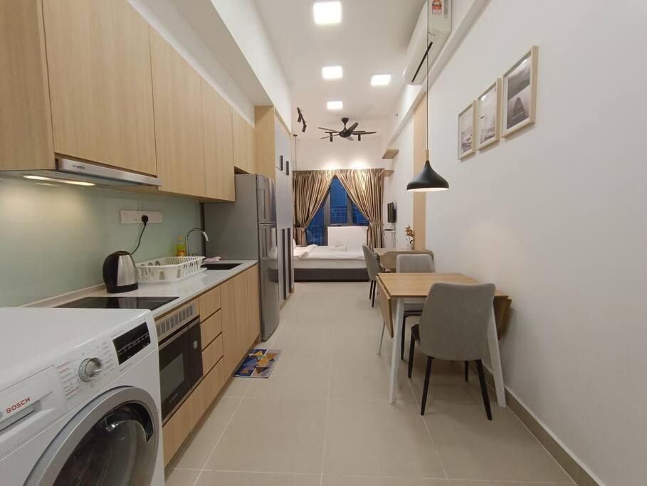 Cl 27A Insta Klcc View & Infinity Pool View Apartment Куала Лумпур Екстериор снимка