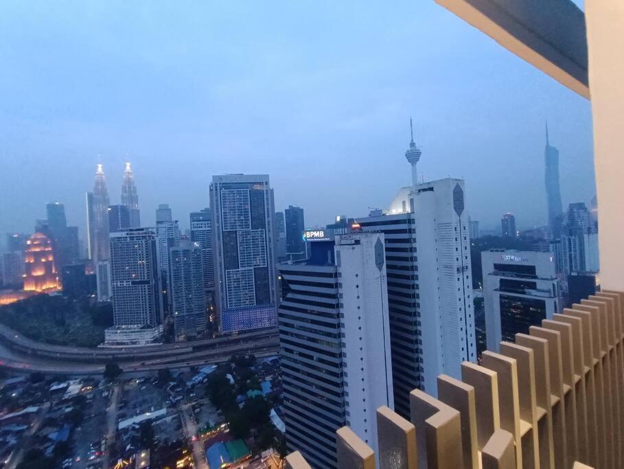 Cl 27A Insta Klcc View & Infinity Pool View Apartment Куала Лумпур Екстериор снимка