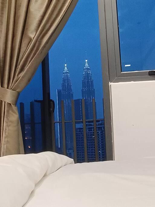 Cl 27A Insta Klcc View & Infinity Pool View Apartment Куала Лумпур Екстериор снимка