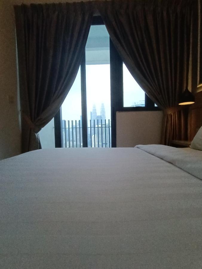 Cl 27A Insta Klcc View & Infinity Pool View Apartment Куала Лумпур Екстериор снимка