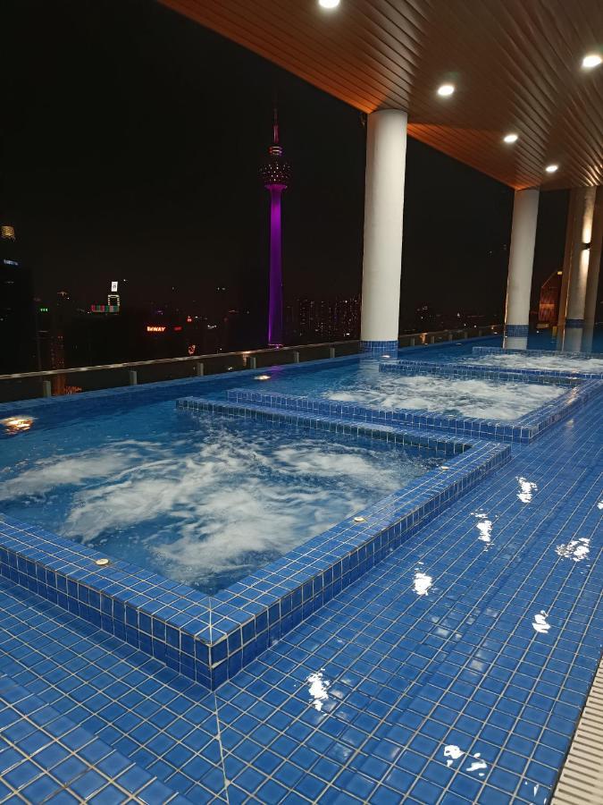 Cl 27A Insta Klcc View & Infinity Pool View Apartment Куала Лумпур Екстериор снимка